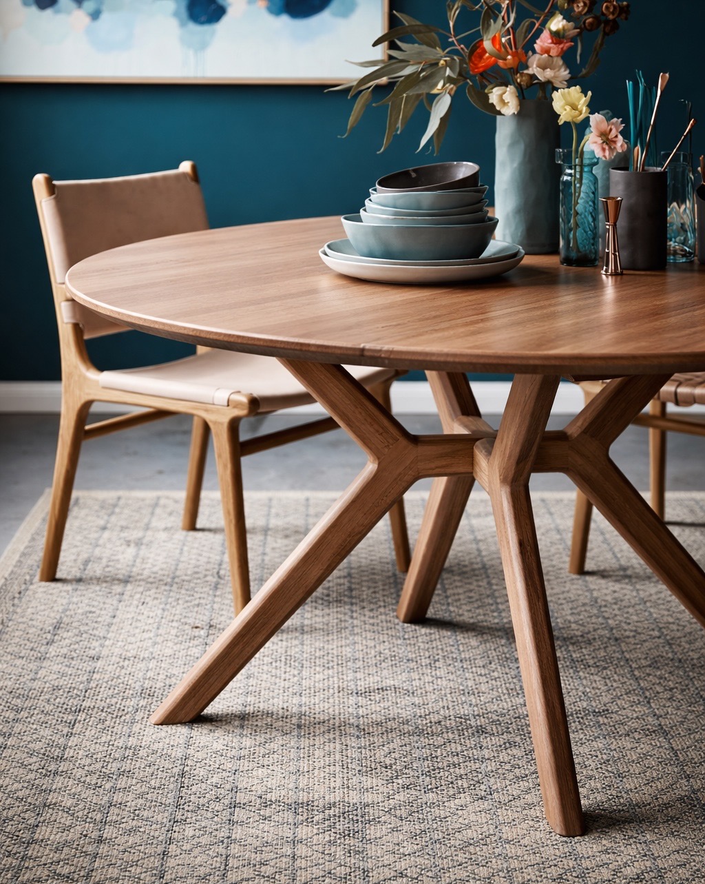 Luna Table gallery image 3