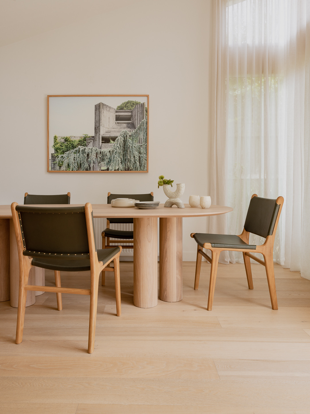 Pillar Table gallery image 4